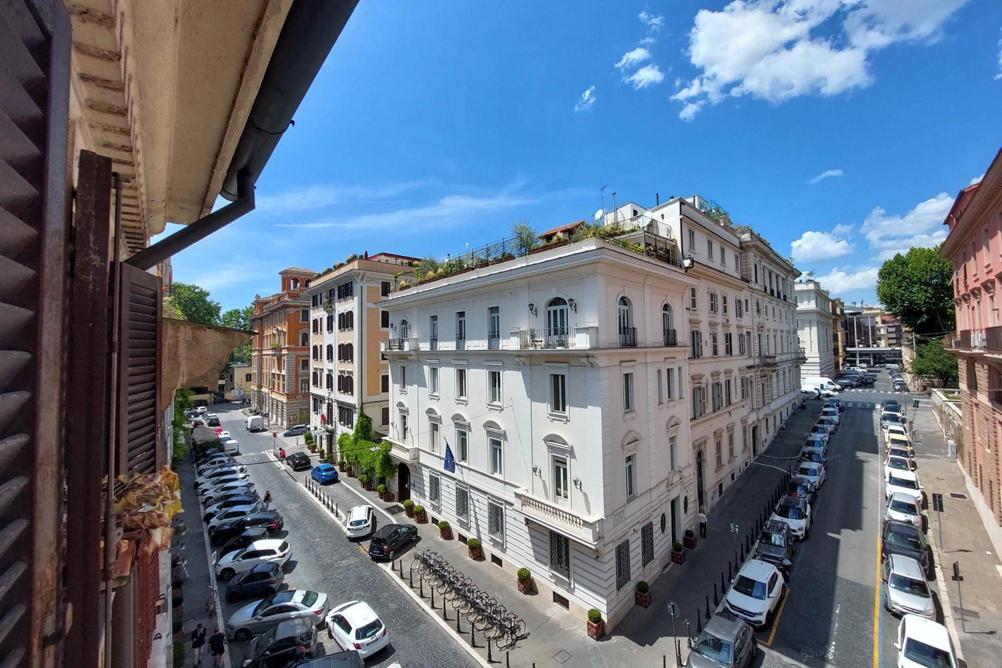 Classic Next To Popolo Square *